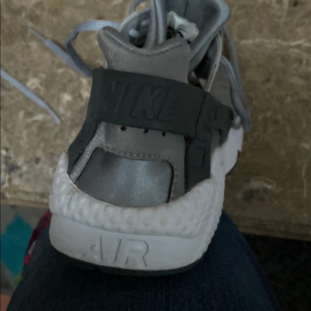 Sneakers - Picture 3 of 7
